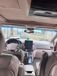 A picture of Toyota sienna 05 Painted on first body Untampered Engine working