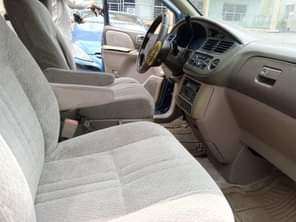 A picture of Toyota sienna 2002 model 4 sale Clean first body and