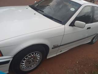 A picture of Bmw E36 318is