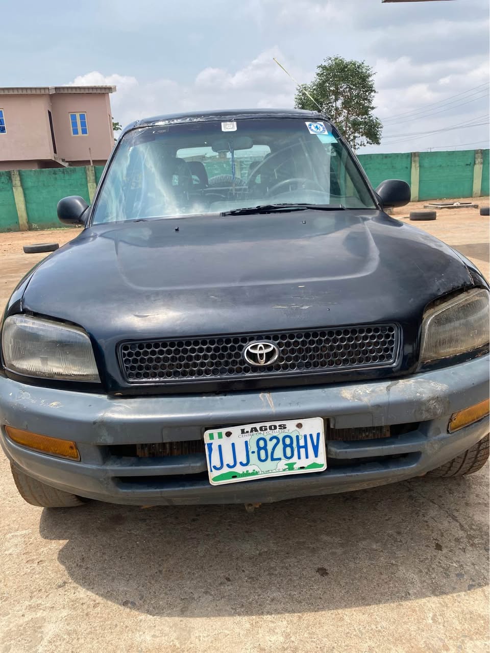 A picture of Rav4 1999