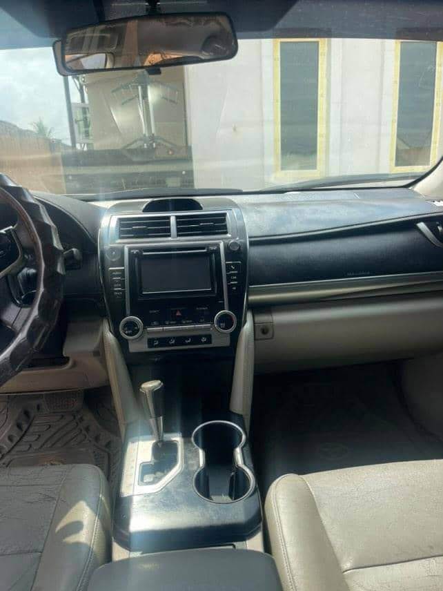 A picture of Sharp 2012 Toyota Camry 10.2m 