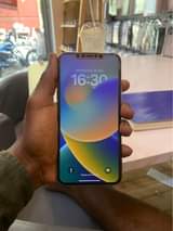 A picture of Iphone 11 pro max 64gb