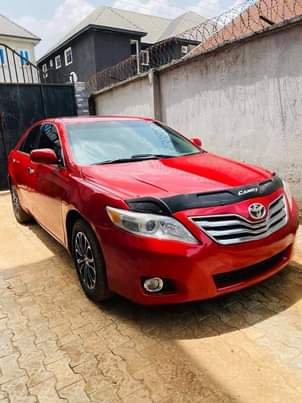 A picture of 2010 TOYOTA CAMRY XLE