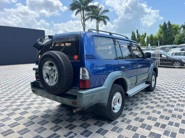 A picture of 2001 Toyota Land Cruiser Prado