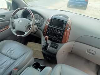 A picture of 2005 Toyota Sienna XLE Limited