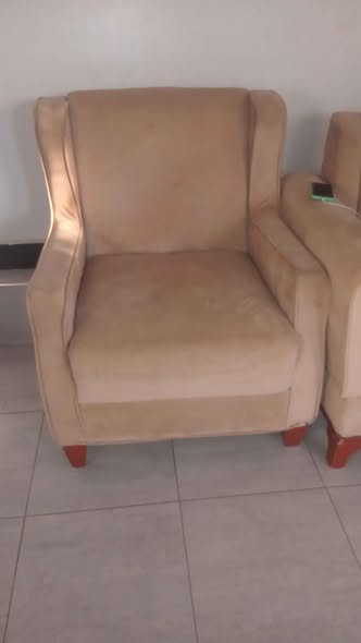 A picture of Sofa Used kwenye hali nzuri 2 2 1 1 Mteja