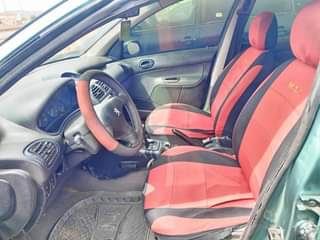 A picture of PEUGOT 206