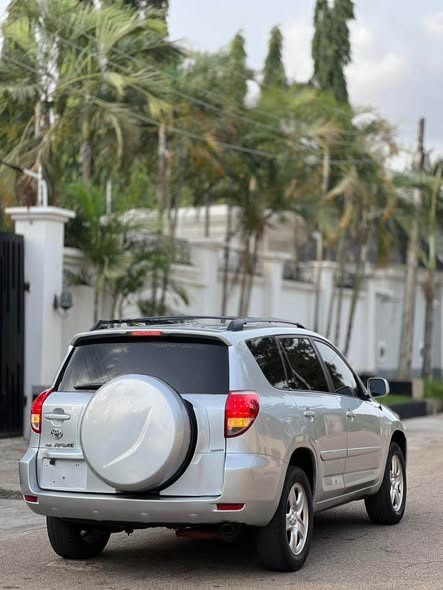 A picture of NIGERIAN USED TOYOTA RAV4 2007 MODEL