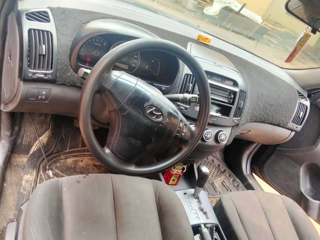 A picture of Hyundai Elantra 2004