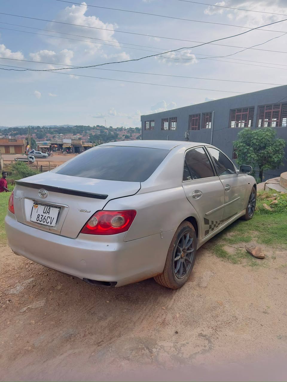 A picture of Toyota mark x 17 000 000 ugx 0709910777