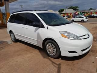 A picture of Toyota Sienna
