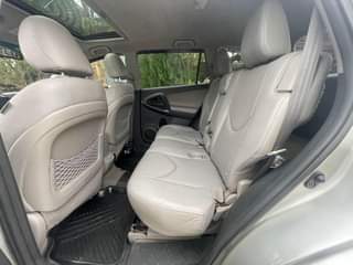 A picture of Toyota rav4 2012 limited edition