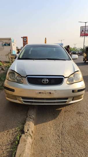 A picture of 2004 TOYOTA COROLLA 09026711977