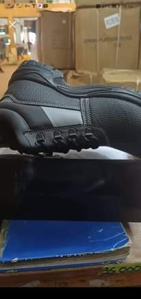 A picture of SAFETY BOOTS