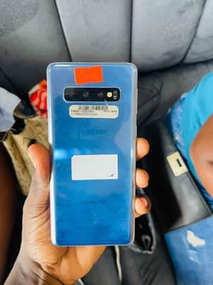 A picture of SAMSUNG GALAXY S10 PLAIN GB 128 RAM 8