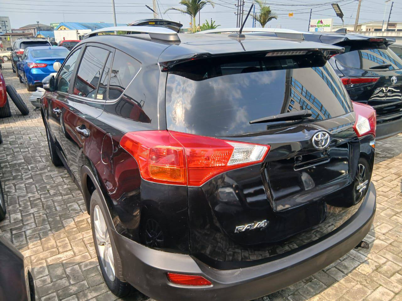 A picture of TOYOTA RV4
