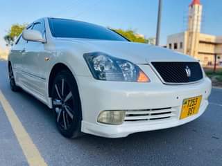 A picture of Toyota crown