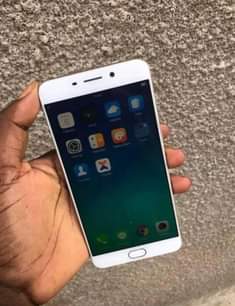 A picture of OPPO R9