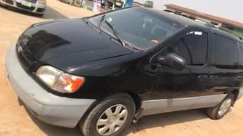 A picture of REGISTERED 2002 FIRST BODY TOYOTA SIENNA ENGINE GEAR AC SHARP