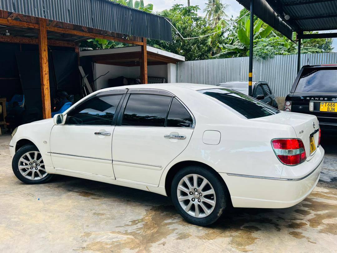 A picture of TOYOTA BREVIS INAUZWA