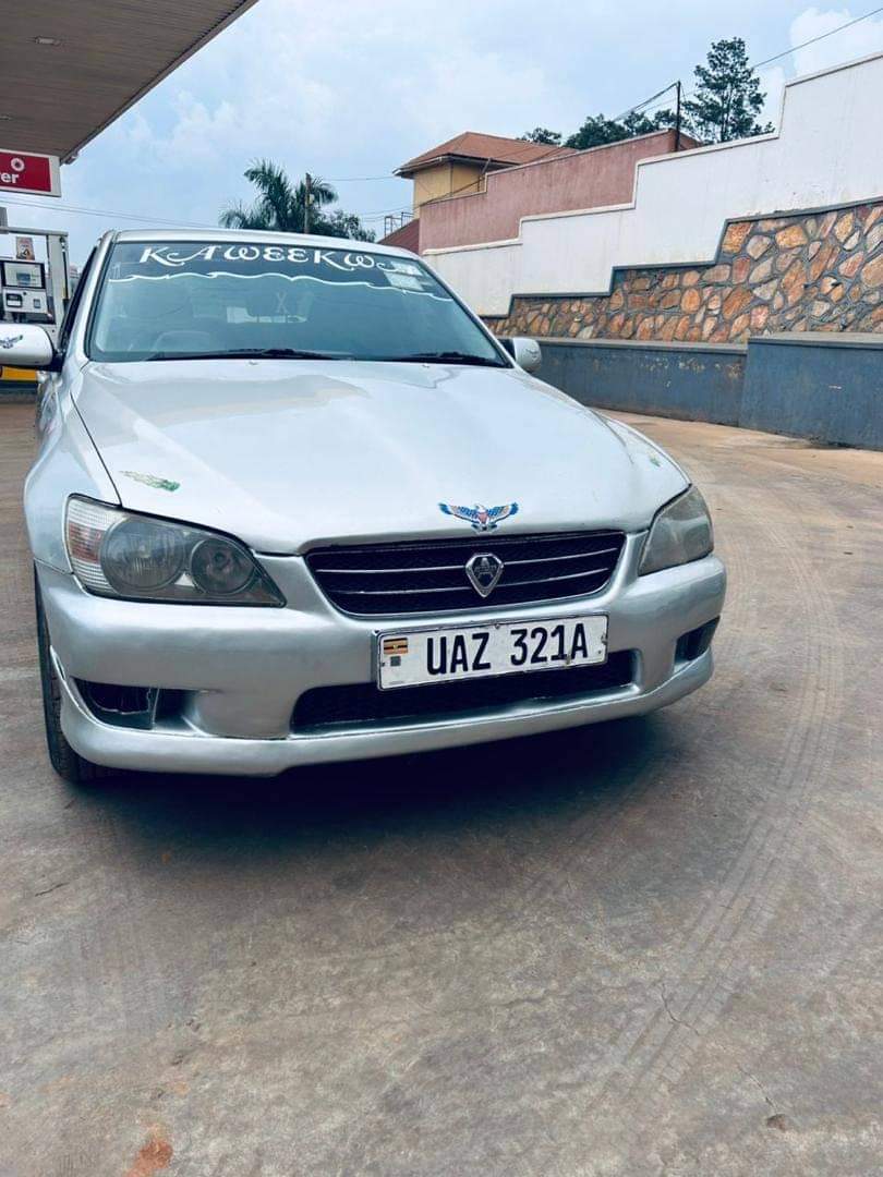 A picture of 2000 Toyota altaaza