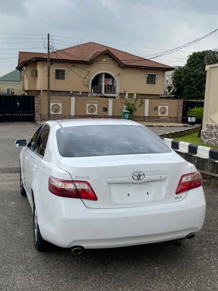 A picture of Toyota camry XLE 2007 model and tokunbo Accident free