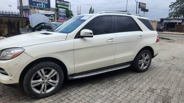 A picture of AWOOF DEAL ML350 2013