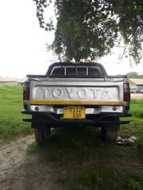 A picture of TOYOTA HILUX DOUBLE CABIN