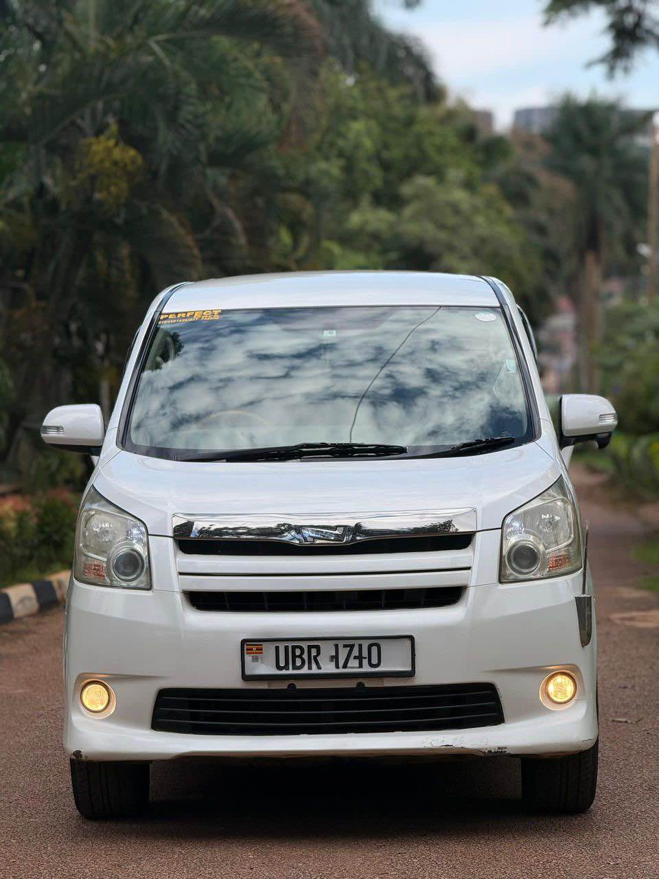 A picture of Toyota Noah