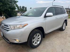 A picture of highest grade highlander 012 model buy and drive everything in