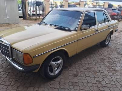 A picture of MERCEDES BENZ 200
