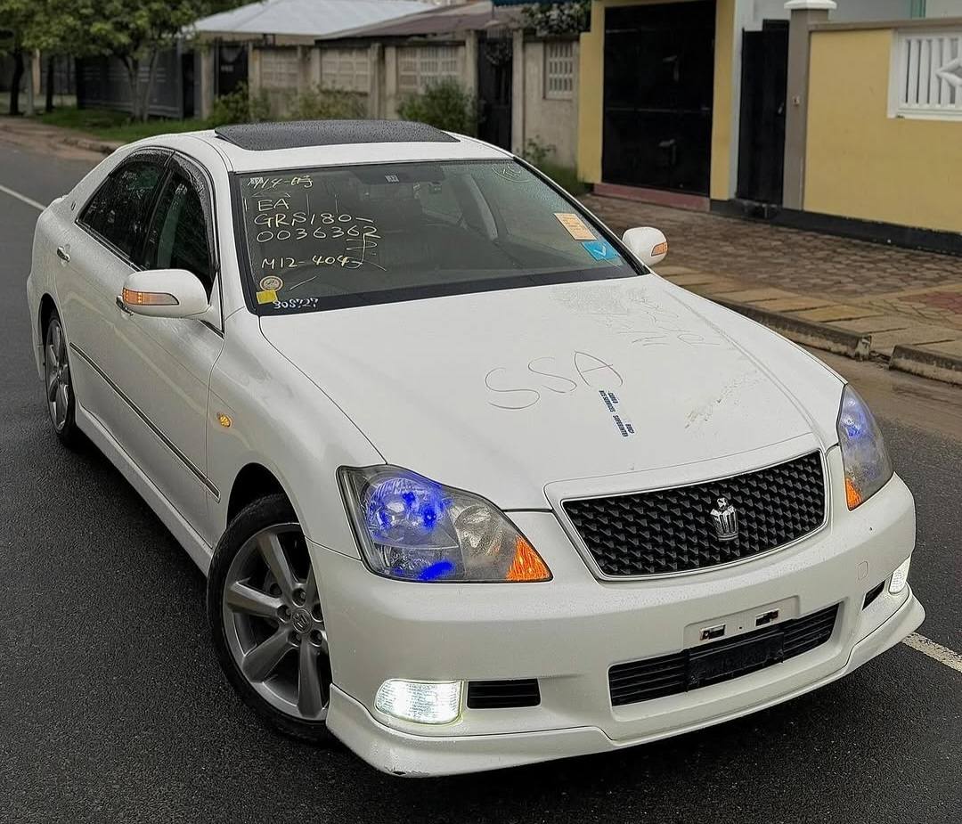 A picture of TOYOTA CROWN ATHLETE