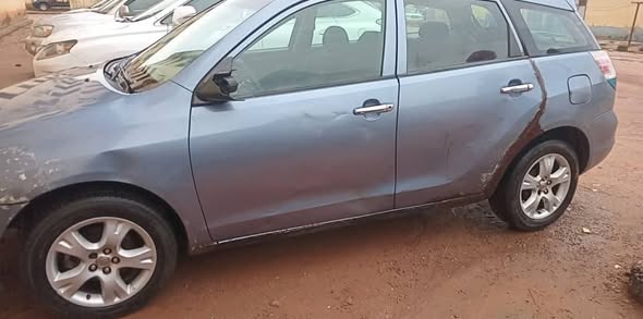 A picture of 2005 NIGERIAN USED TOYOTA MATRIX