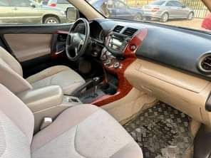 A picture of Super clean used Toyota rav 4 2009 model V4 engine