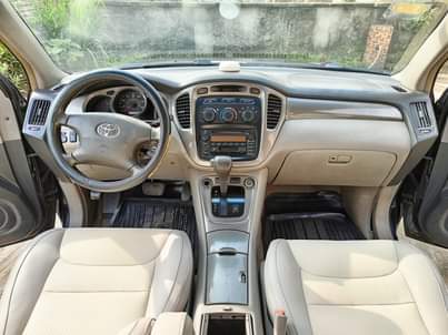 A picture of 2003 TOYOTA HIGHLANDER First flash on first body Neat interior