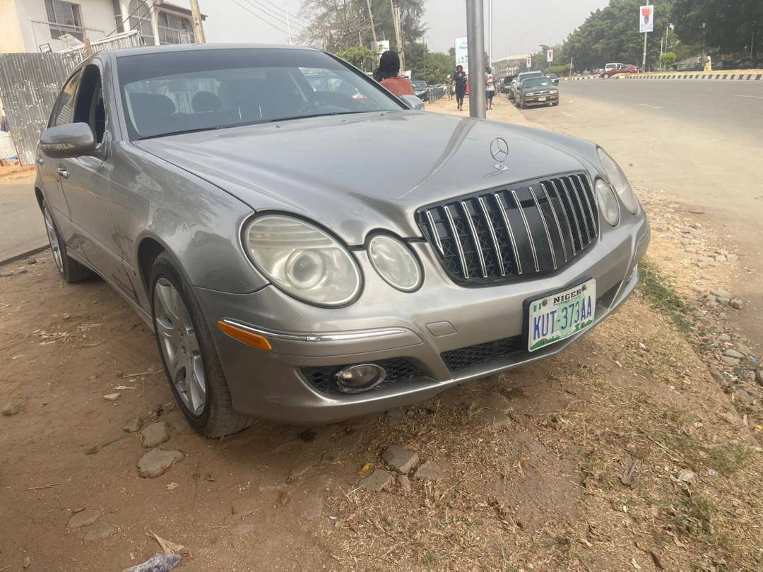 A picture of 2009 E350