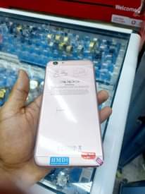 A picture of Oppo F1 s 64 Gb ram 4 gb mpya kabisaaa