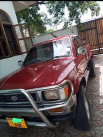 A picture of TOYOTA HILUX DOUBLE CABIN