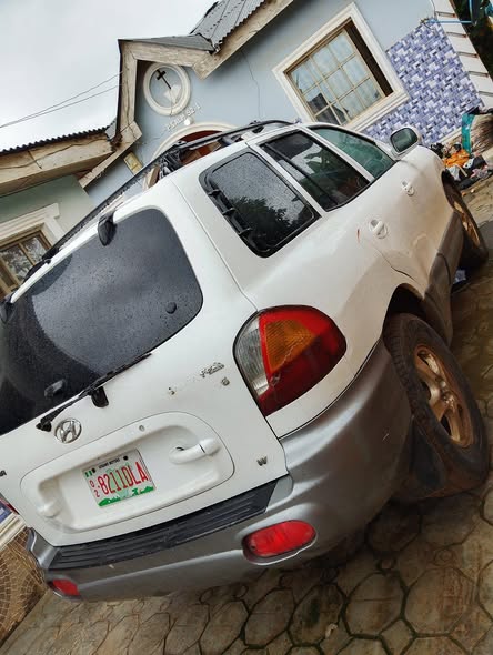 A picture of Hyundai Santafe 2006 model tokunbo standard first user