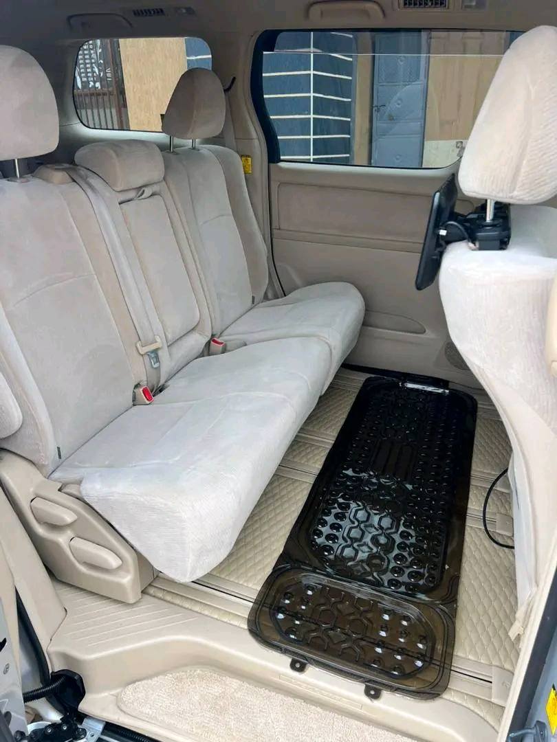 A picture of Toyota velfire 2010 37m very good condition