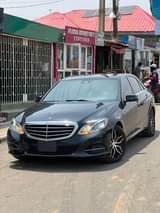 A picture of New Arrivals Tokumbo 2014 E350 Fullest options Thumpstart reverse camera