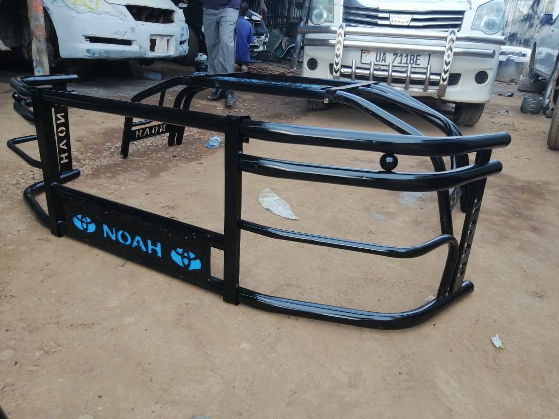 A picture of Toyota Noah fabricated guards