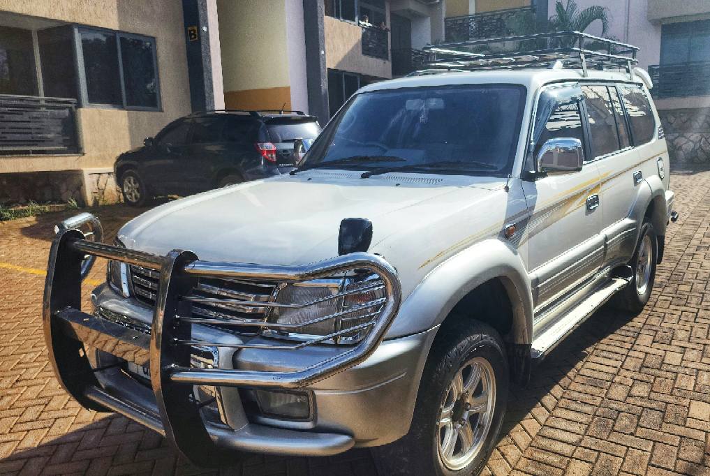 A picture of Expat owned prado in incredible condition