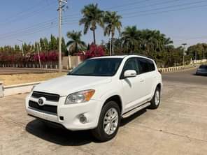 A picture of Very clean 2006 Toyota Rav4 Features Automatic transmission Fabric seats
