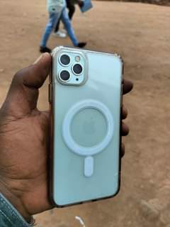 A picture of iPhone 11 promax