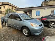 A picture of Toyota sienna