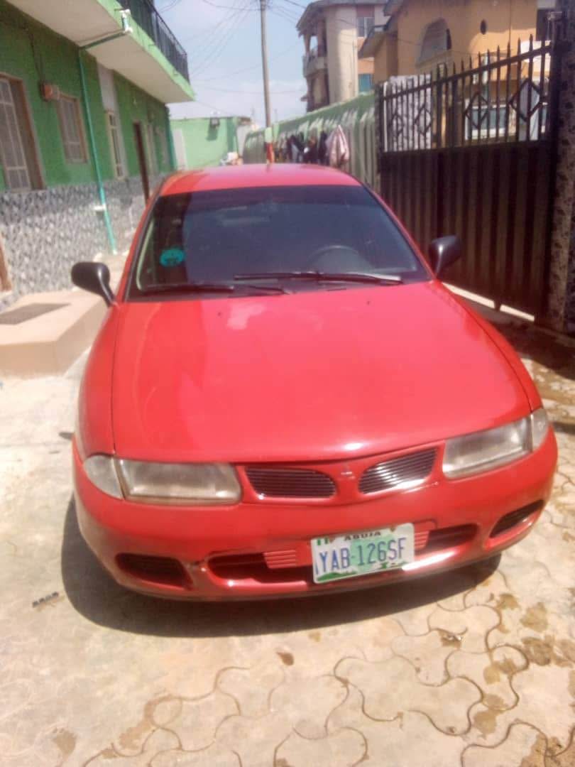A picture of Mitsubishi carisma 2002 model
