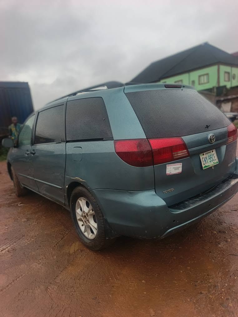 A picture of Toyota Sienna 07061250555