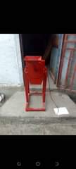 A picture of Mquina de moer amendoim com motor grande ideal para seu