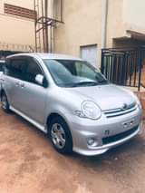 A picture of TOYOTA SIENTA 2008